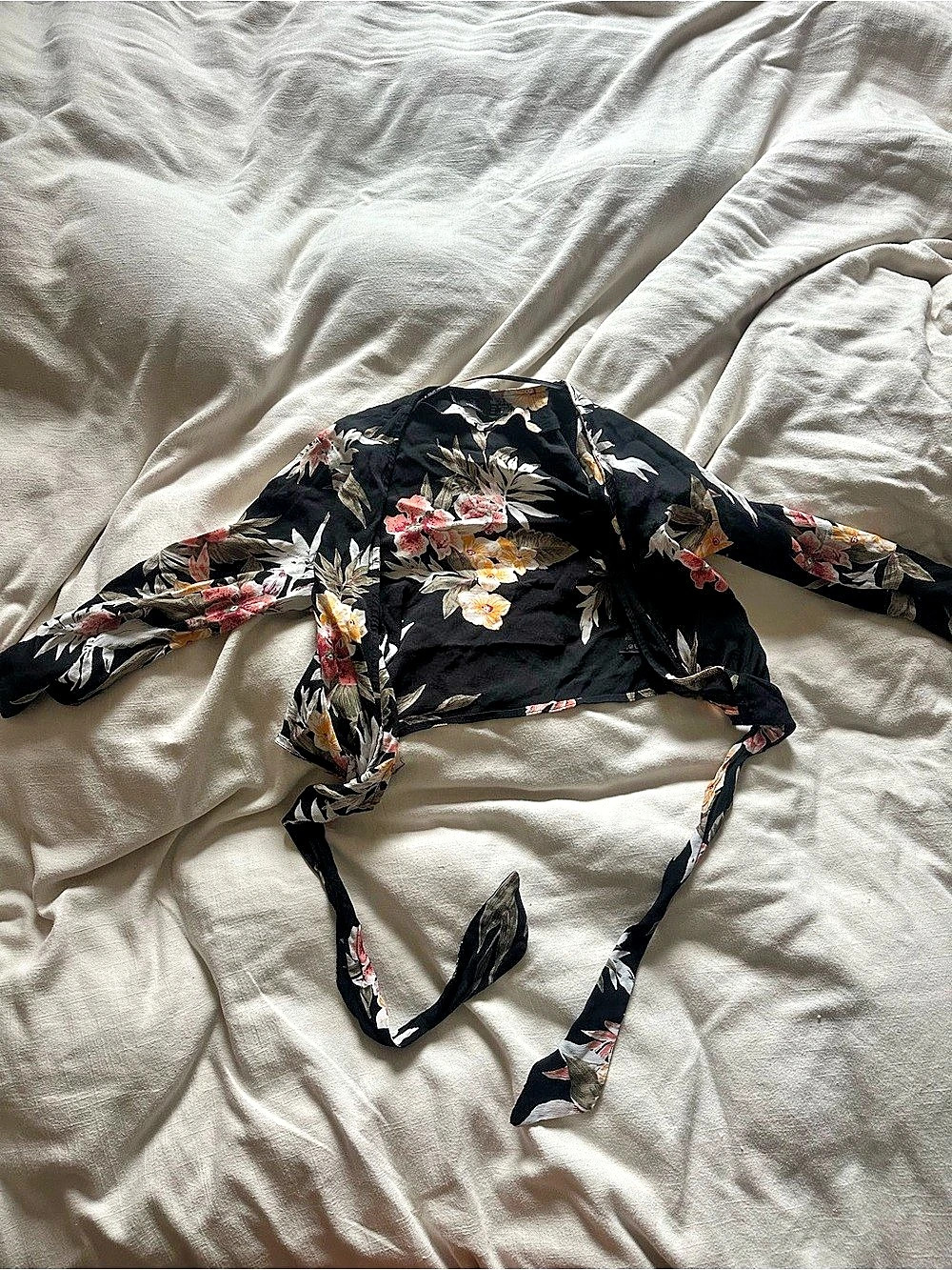 Volcom Floral Tie-Front Crop Top in Black Size XS